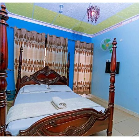 Royal Lake View Gardens Bed & Breakfast Kampala Exterior photo