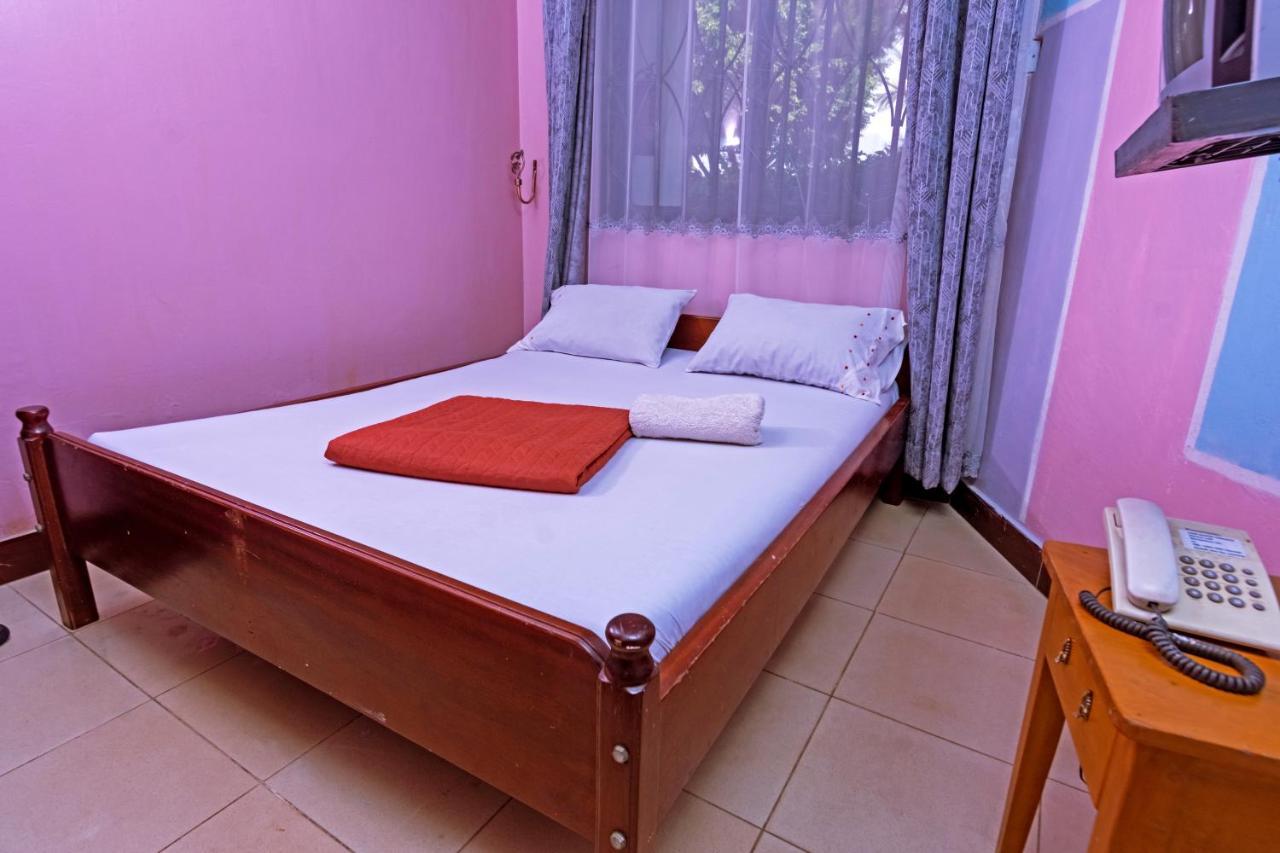 Royal Lake View Gardens Bed & Breakfast Kampala Exterior photo