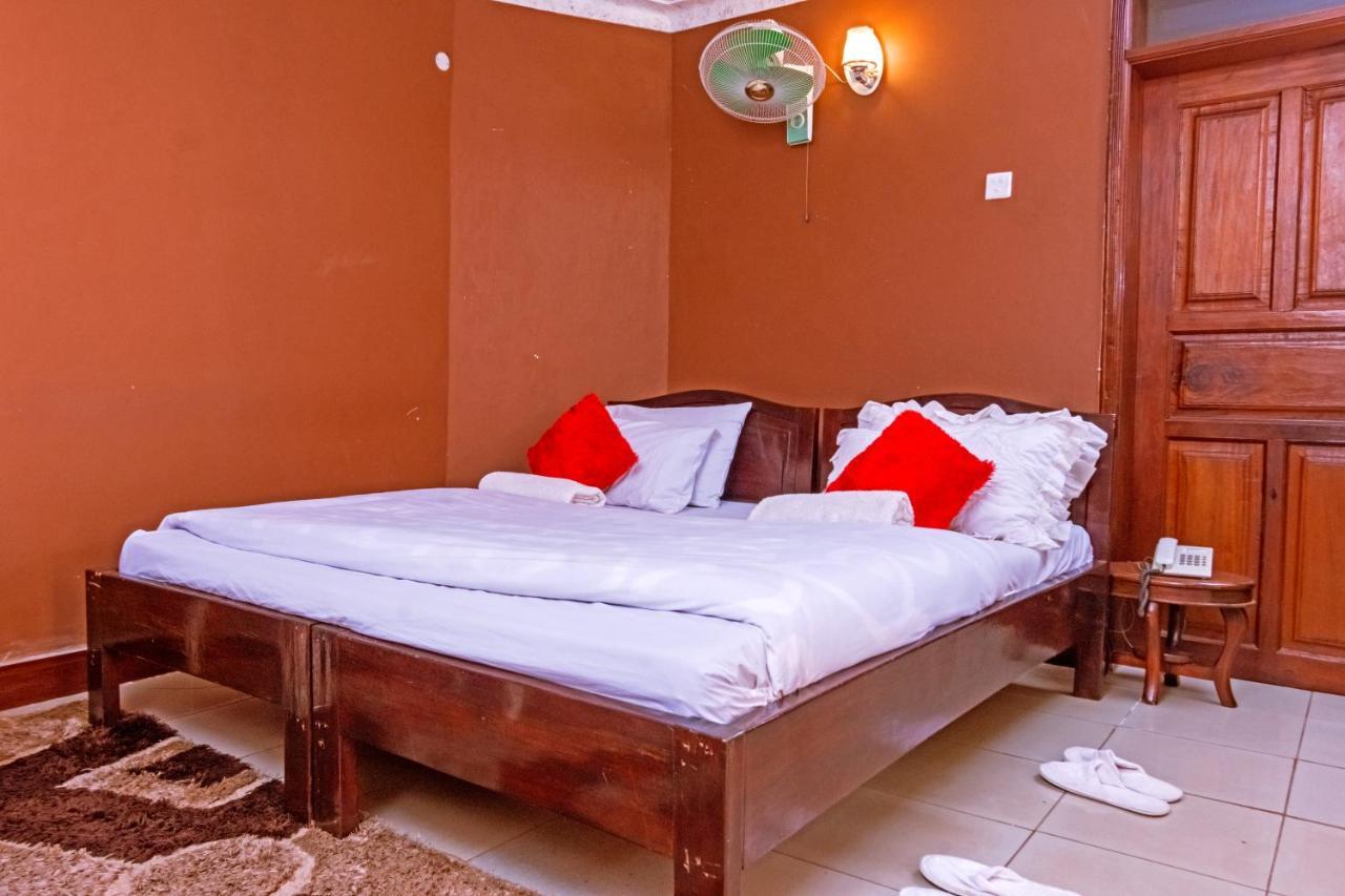 Royal Lake View Gardens Bed & Breakfast Kampala Exterior photo