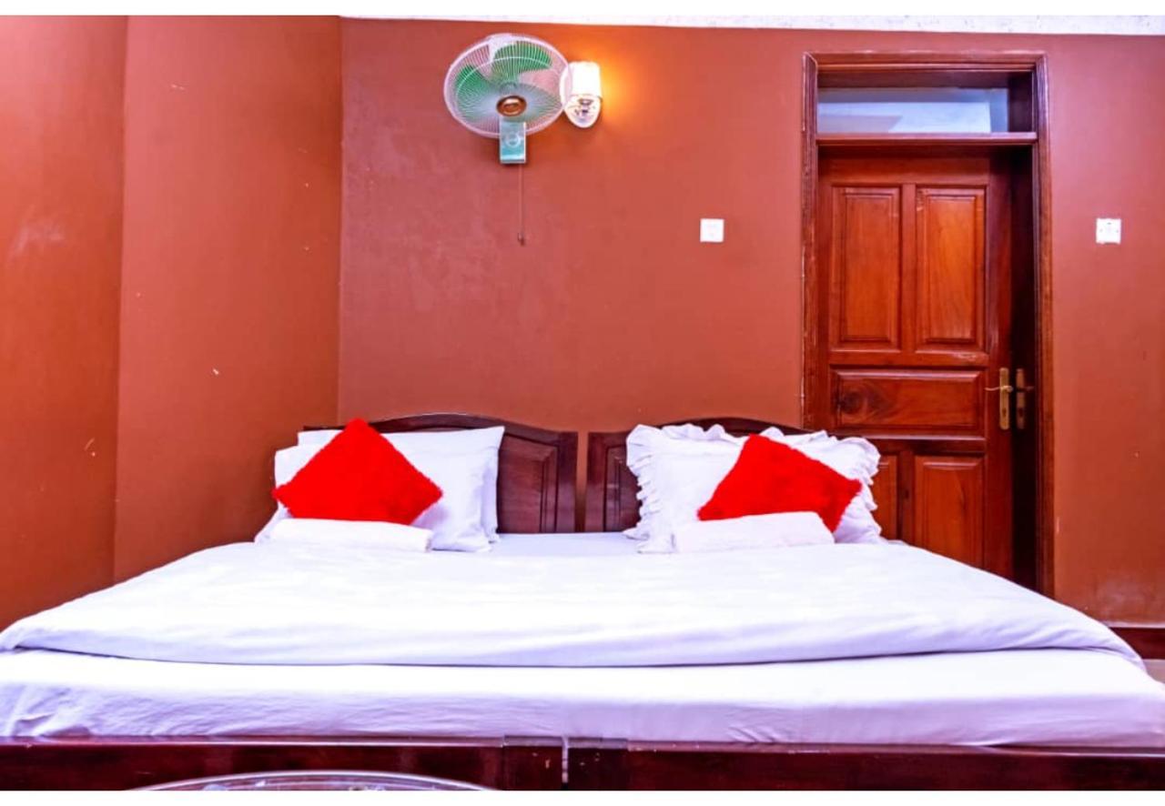 Royal Lake View Gardens Bed & Breakfast Kampala Exterior photo