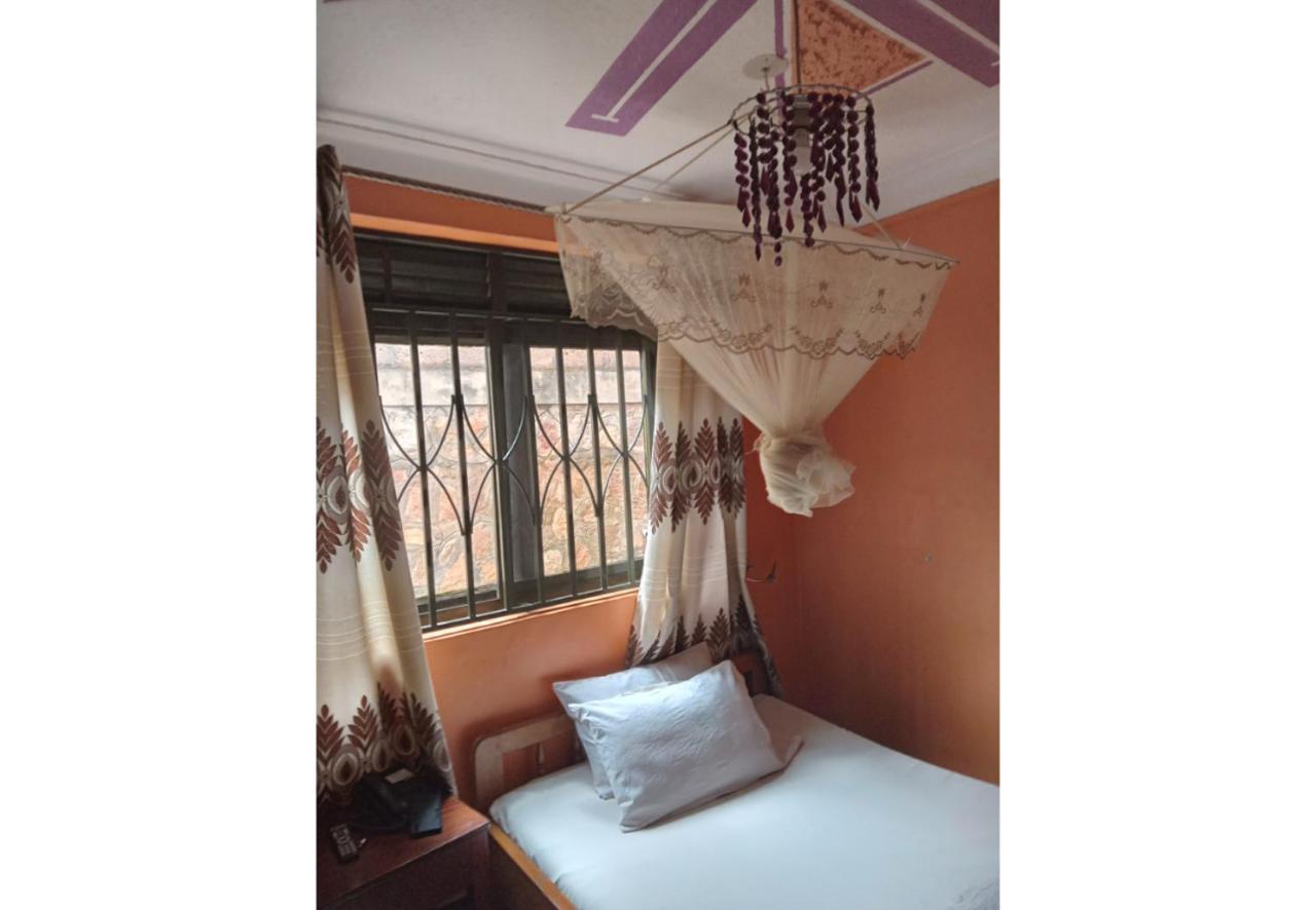 Royal Lake View Gardens Bed & Breakfast Kampala Exterior photo