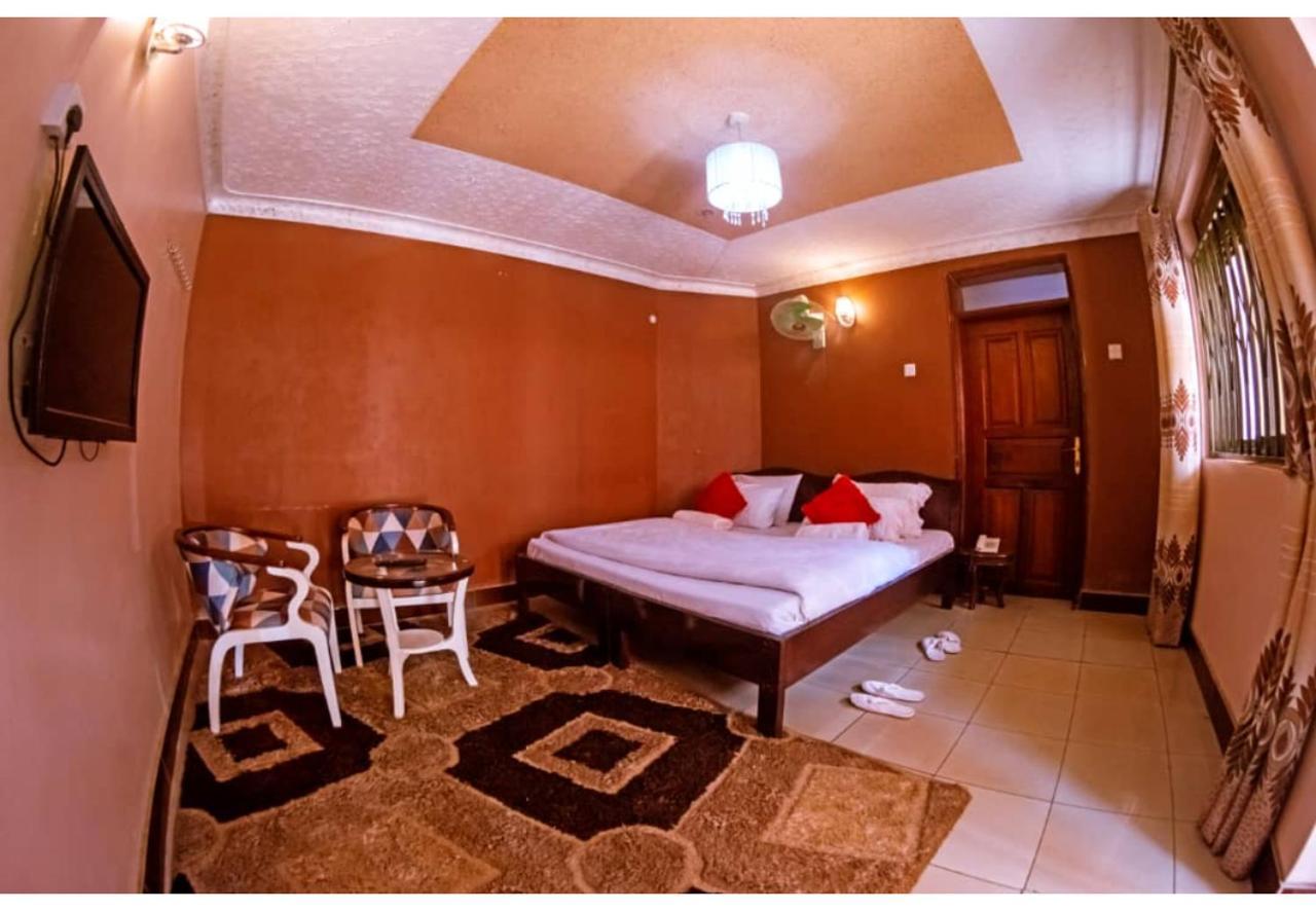 Royal Lake View Gardens Bed & Breakfast Kampala Exterior photo