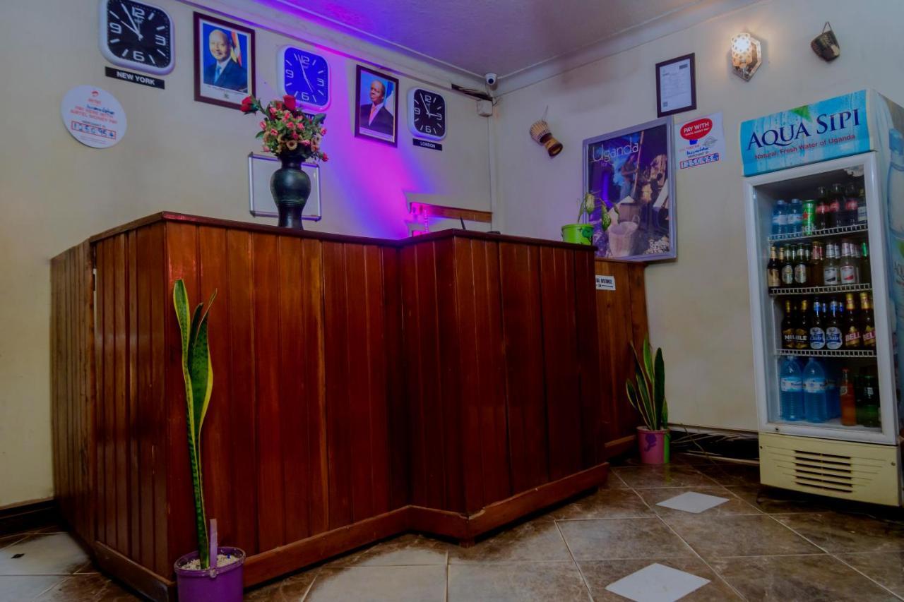 Royal Lake View Gardens Bed & Breakfast Kampala Exterior photo