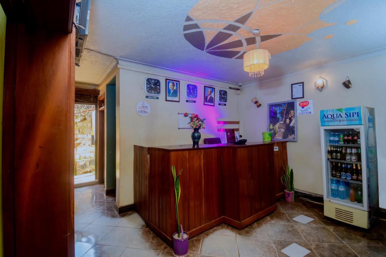 Royal Lake View Gardens Bed & Breakfast Kampala Exterior photo