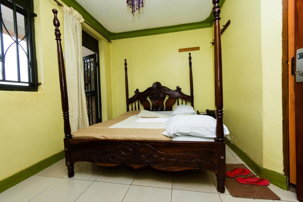 Royal Lake View Gardens Bed & Breakfast Kampala Exterior photo