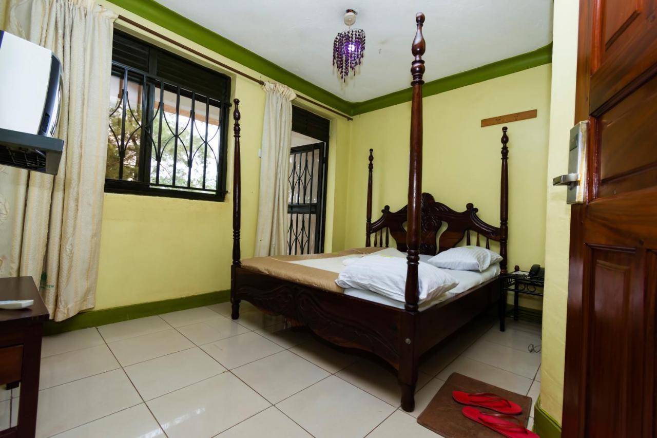 Royal Lake View Gardens Bed & Breakfast Kampala Exterior photo