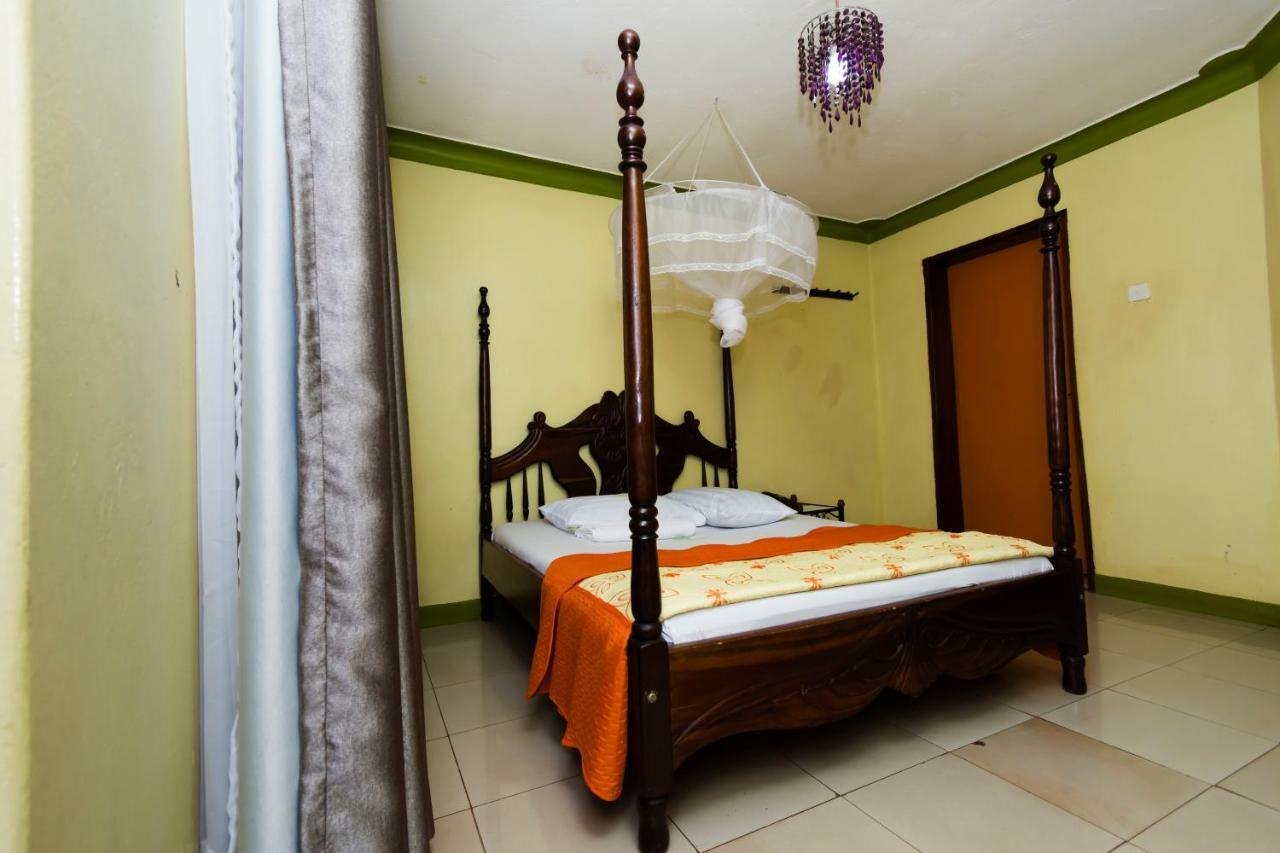 Royal Lake View Gardens Bed & Breakfast Kampala Exterior photo